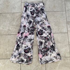 A&F Kids White, Pink, Black Floral Hi-Rise Pants Large